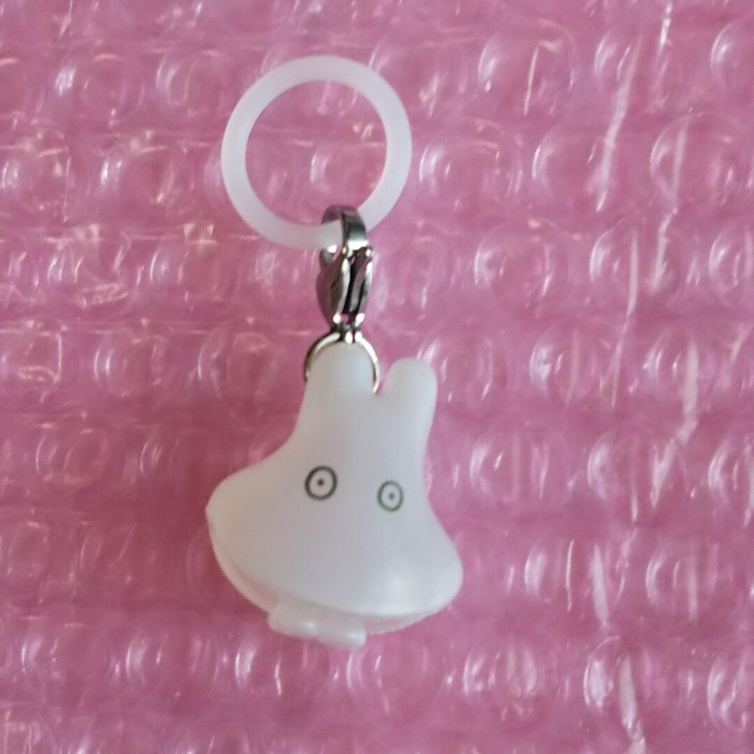 miffy(ミッフィー)の匿名発送※ミッフィーめじるしアクセサリー ストラップとフィギュア消しゴム エンタメ/ホビーのおもちゃ/ぬいぐるみ(キャラクターグッズ)の商品写真