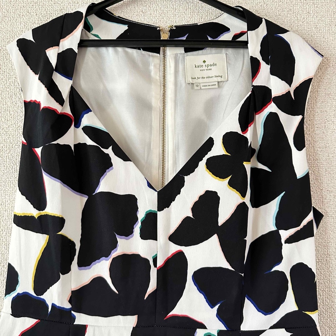 kate spade NEW YORK - 大きいKateSpadeサイズ12蝶々Vネック kate spade NEW YORK - 大きいKateSpadeサイズ12蝶々Vネック