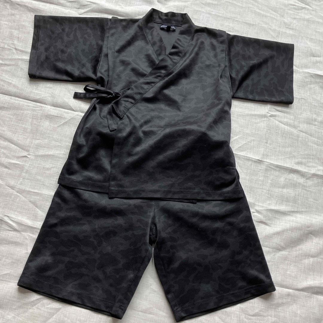 しまむら(シマムラ)のキッズ甚平 黒 カモフラ柄　130cm キッズ/ベビー/マタニティのキッズ服男の子用(90cm~)(甚平/浴衣)の商品写真
