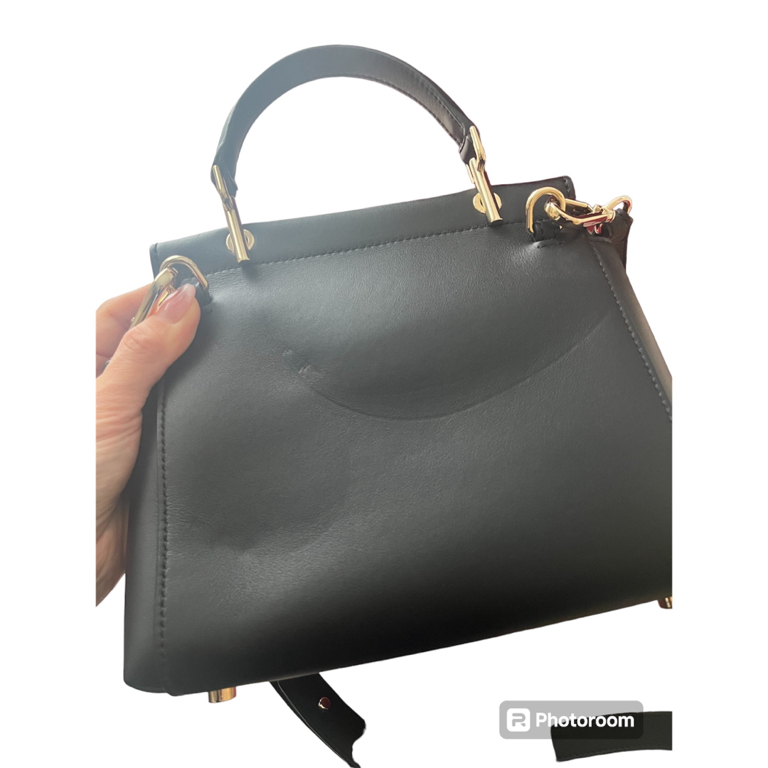 ROGER VIVIER - Roger Vivierヴィヴ カバ フラワー レザー ROGER VIVIER - Roger Vivierヴィヴ カバ フラワー レザー