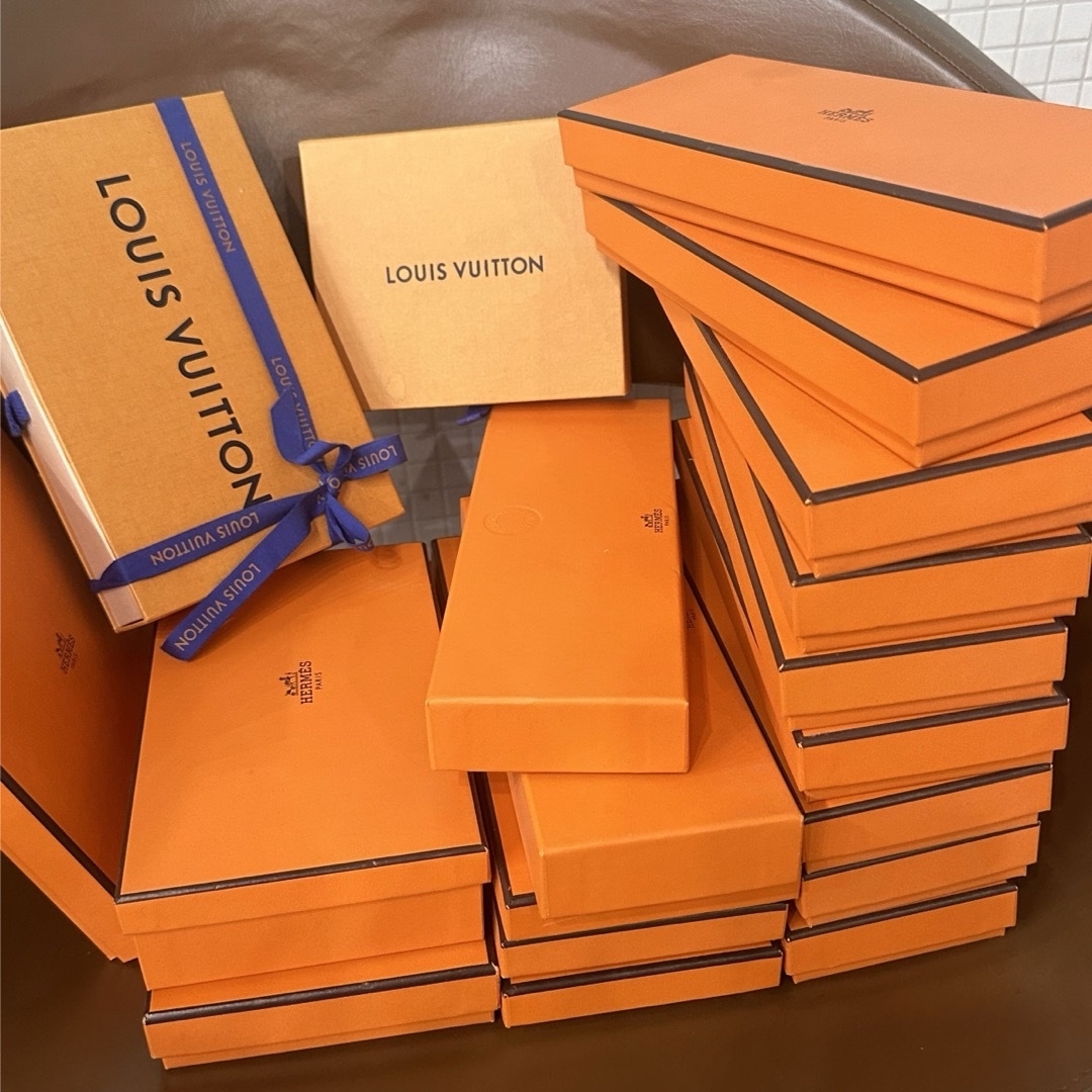 エルメス Hermes ギフト17箱まとめ売り 総額30万円分くらいの購入箱 エルメス Hermes ギフト17箱まとめ売り 総額30万円分くらいの購入箱