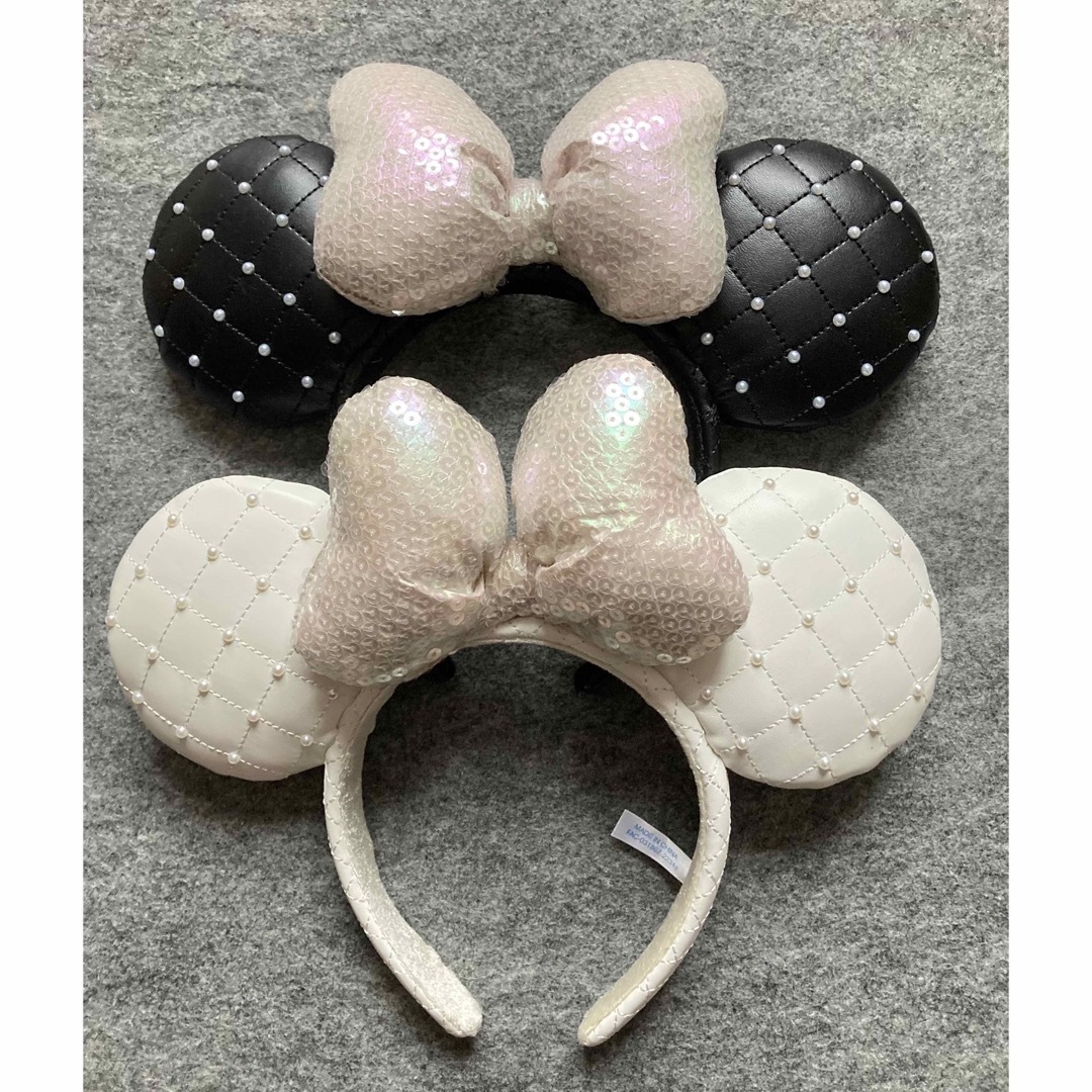 Disney(ディズニー)のディズニー カチューシャ キルティング パール リボン 白黒 ミニー ペア 2個 レディースのヘアアクセサリー(カチューシャ)の商品写真