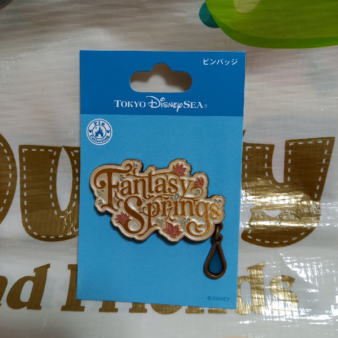 Disney - ファンタジースプリングス ピンバッジ ロゴの通販 by Disney - ファンタジースプリングス ピンバッジ ロゴの通販 by
