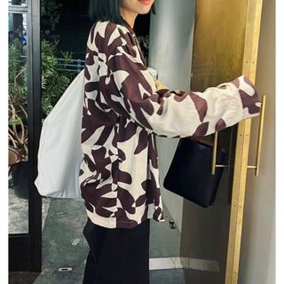 PHEENY - pheeny 柄シャツ リラックスシャツ 長袖 ブラウンの PHEENY - pheeny 柄シャツ リラックスシャツ 長袖 ブラウンの