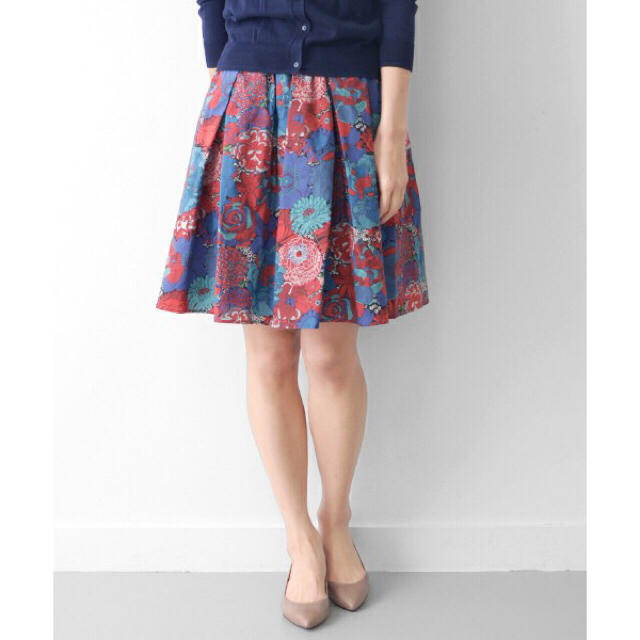 ....... RESEARCH(リサーチ)のDOORS♡リバティフラワーギャザースカート レディースのスカート(ひざ丈スカート)の商品写真