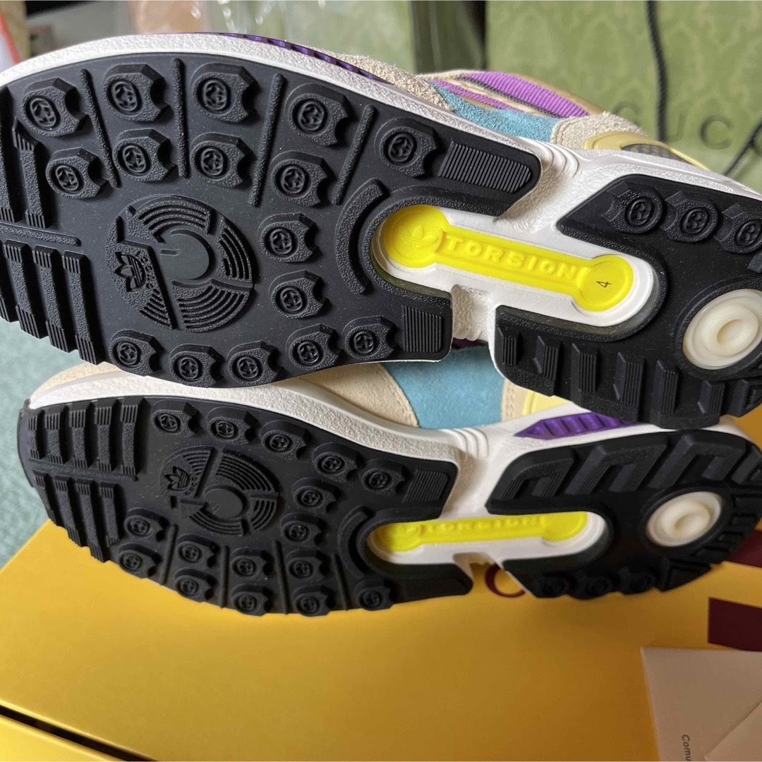 GUCCI - 新品 アディダス×グッチ コラボスニーカー 4 ZX8000 GG GUCCI - 新品 アディダス×グッチ コラボスニーカー 4 ZX8000 GG