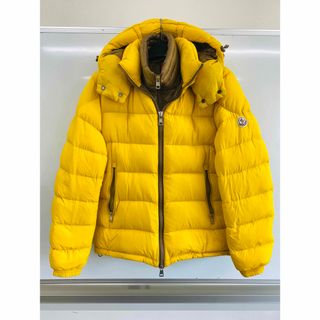 MONCLER(ダウンジャケット ・ イエロー/黄色系)のフリマ MONCLER(ダウンジャケット ・ イエロー/黄色系)のフリマ