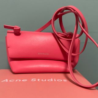 アクネ・ストゥディオズ 極美品 ボディバック アクネ・ストゥディオズ 極美品 ボディバック