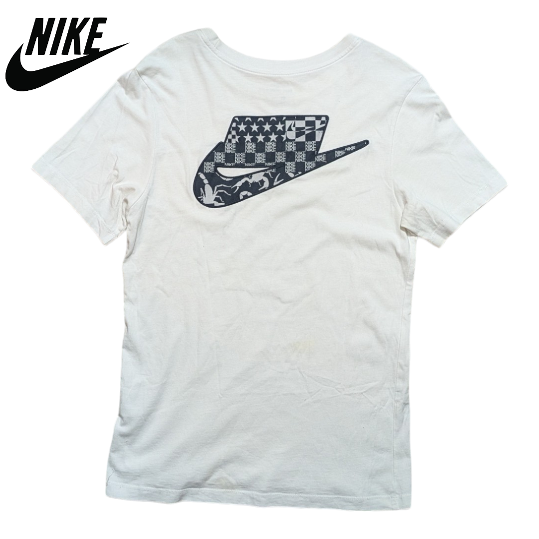 NIKE(ナイキ)のNIKE ホワイト スコーピオン サソリ バックプリント 半袖Tシャツ メンズのトップス(Tシャツ/カットソー(半袖/袖なし))の商品写真