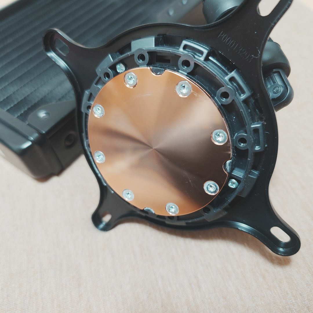 NZXT 簡易水冷CPUクーラー KRAKEN 240 RL-KN240-B1 スマホ/家電/カメラのPC/タブレット(PCパーツ)の商品写真