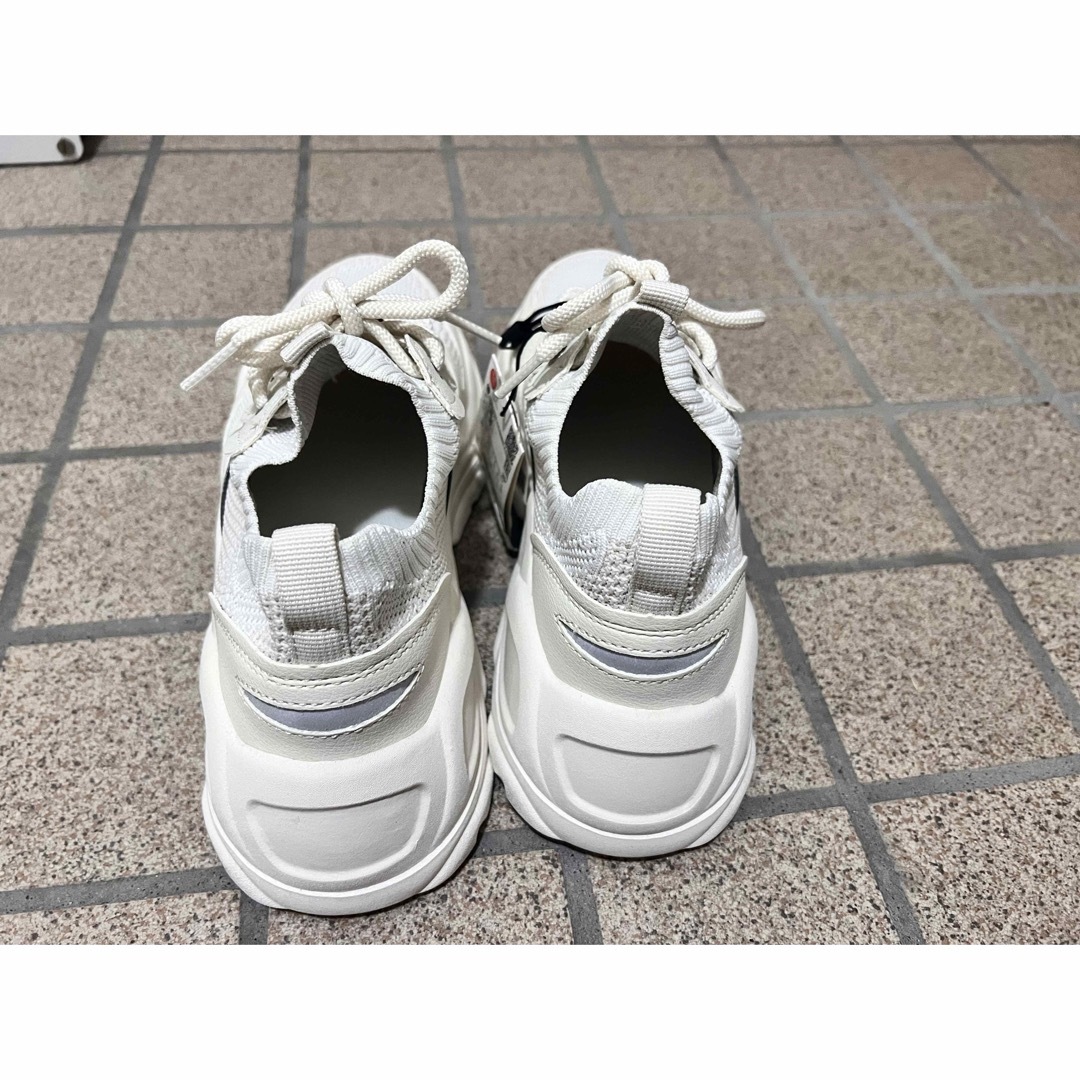 ZARA - ZARAランニングスニーカー(39)の通販 by フィナンシェ ZARA - ZARAランニングスニーカー(39)の通販 by フィナンシェ