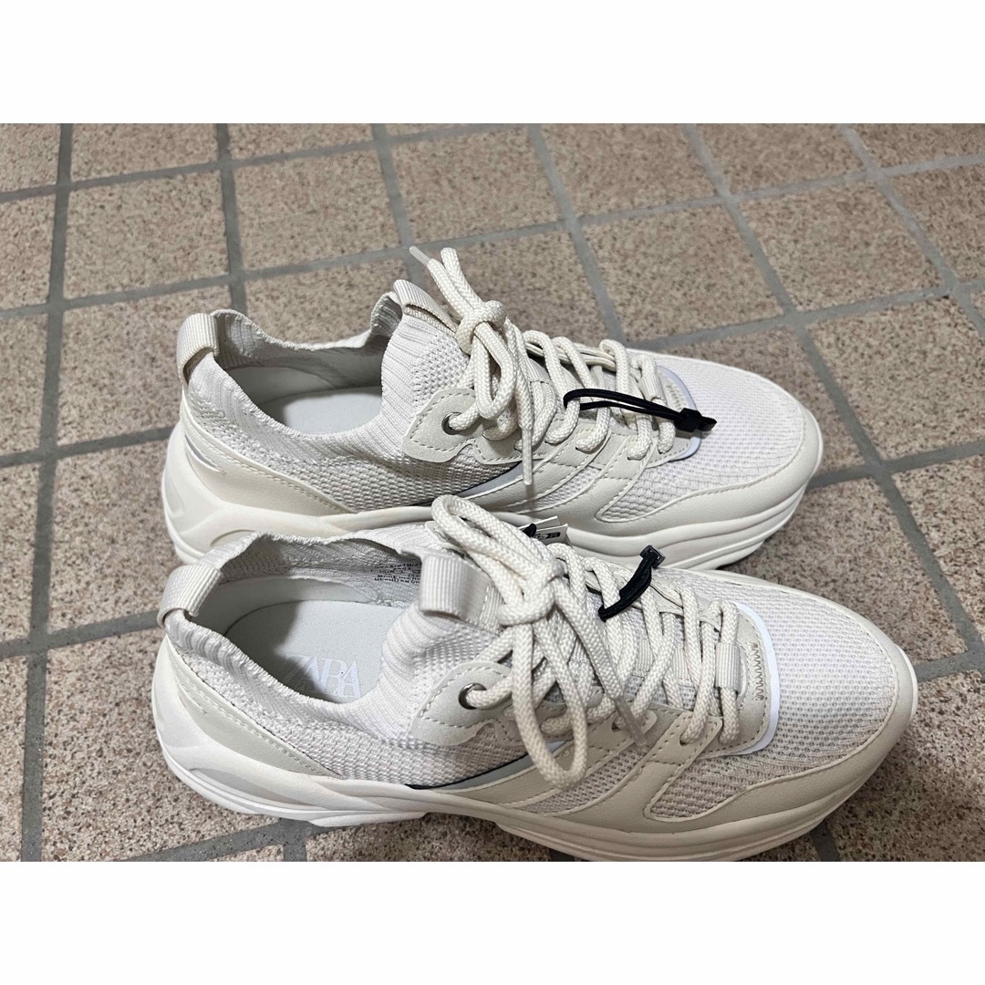 ZARA - ZARAランニングスニーカー(39)の通販 by フィナンシェ ZARA - ZARAランニングスニーカー(39)の通販 by フィナンシェ