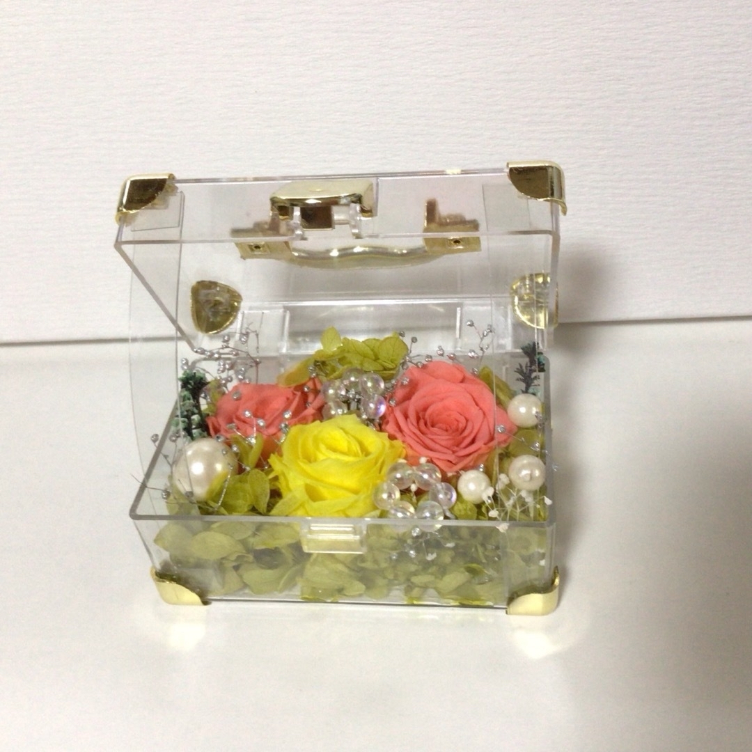 『値下げ』プリザーブドフラワー　クリスタルトランク　アレンジ　バラ ハンドメイドのフラワー/ガーデン(プリザーブドフラワー)の商品写真