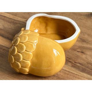【新品】ドングリの小物嫌(置物)
