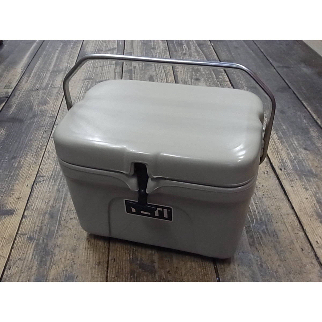 廃番 希少 YETI イエティ ROADIE 15QT Tan クーラーボックス 廃番 希少 YETI イエティ ROADIE 15QT Tan クーラーボックス