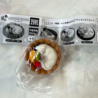 フェリシモ(FELISSIMO)の猫部 スイーツにゃんこクッション フルーツタルト しろ(キャラクターグッズ)