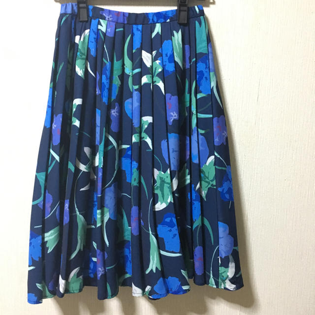 MURUA(ムルーア)のMURUA フラワープリントミディ丈プリーツスカート レディースのスカート(ひざ丈スカート)の商品写真