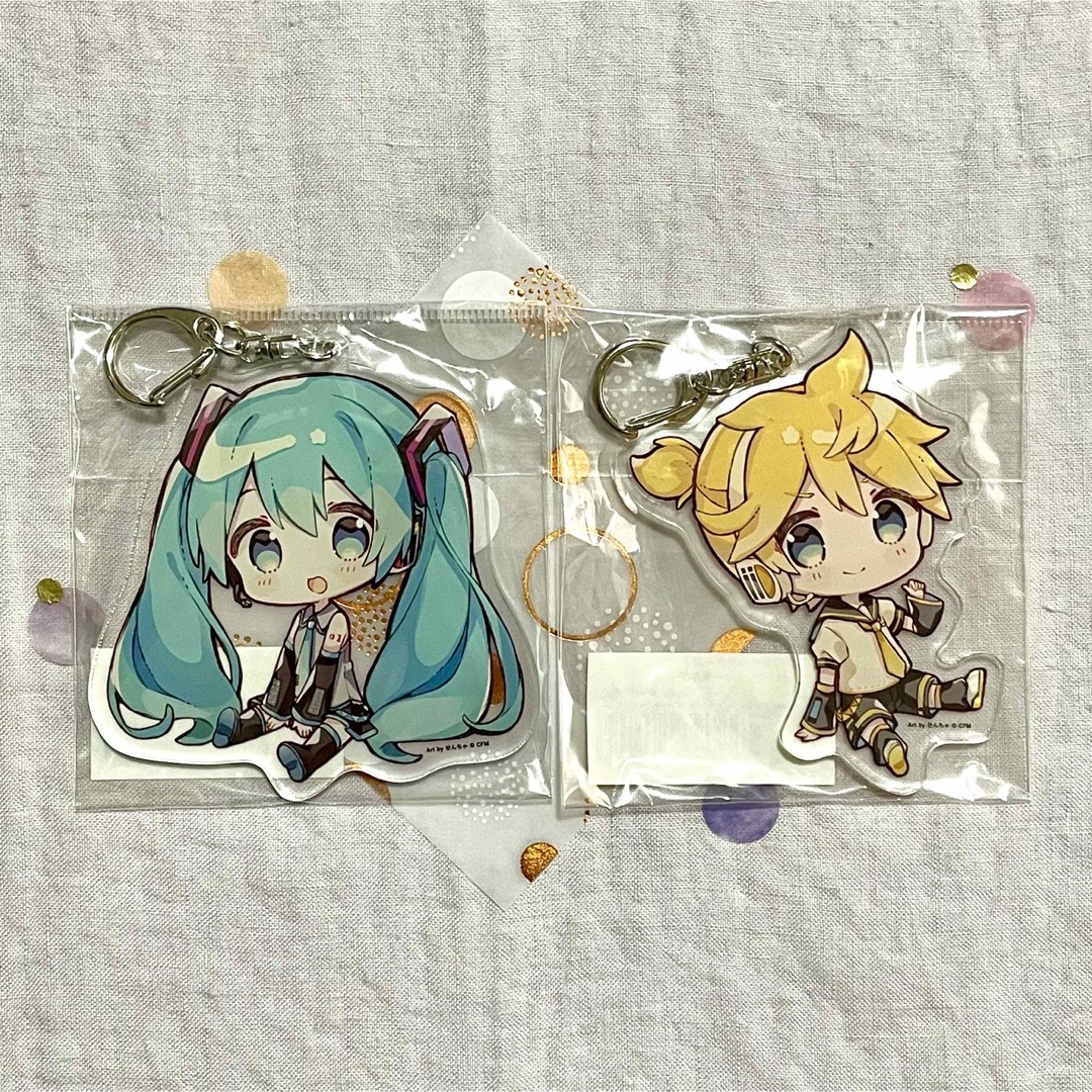 ピアプロキャラクターズ ぺたん娘 アクリルキーホルダー 初音ミク 鏡音レン エンタメ/ホビーのおもちゃ/ぬいぐるみ(キャラクターグッズ)の商品写真