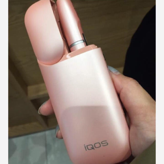 IQOS ピンク 本体セット 新品未開封 キャップ付き メンズのファッション小物(タバコグッズ)の商品写真