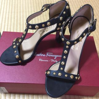 サルヴァトーレフェラガモ(Salvatore Ferragamo)の【最終値下げ】美品‼︎フェラガモのサンダル(サンダル)