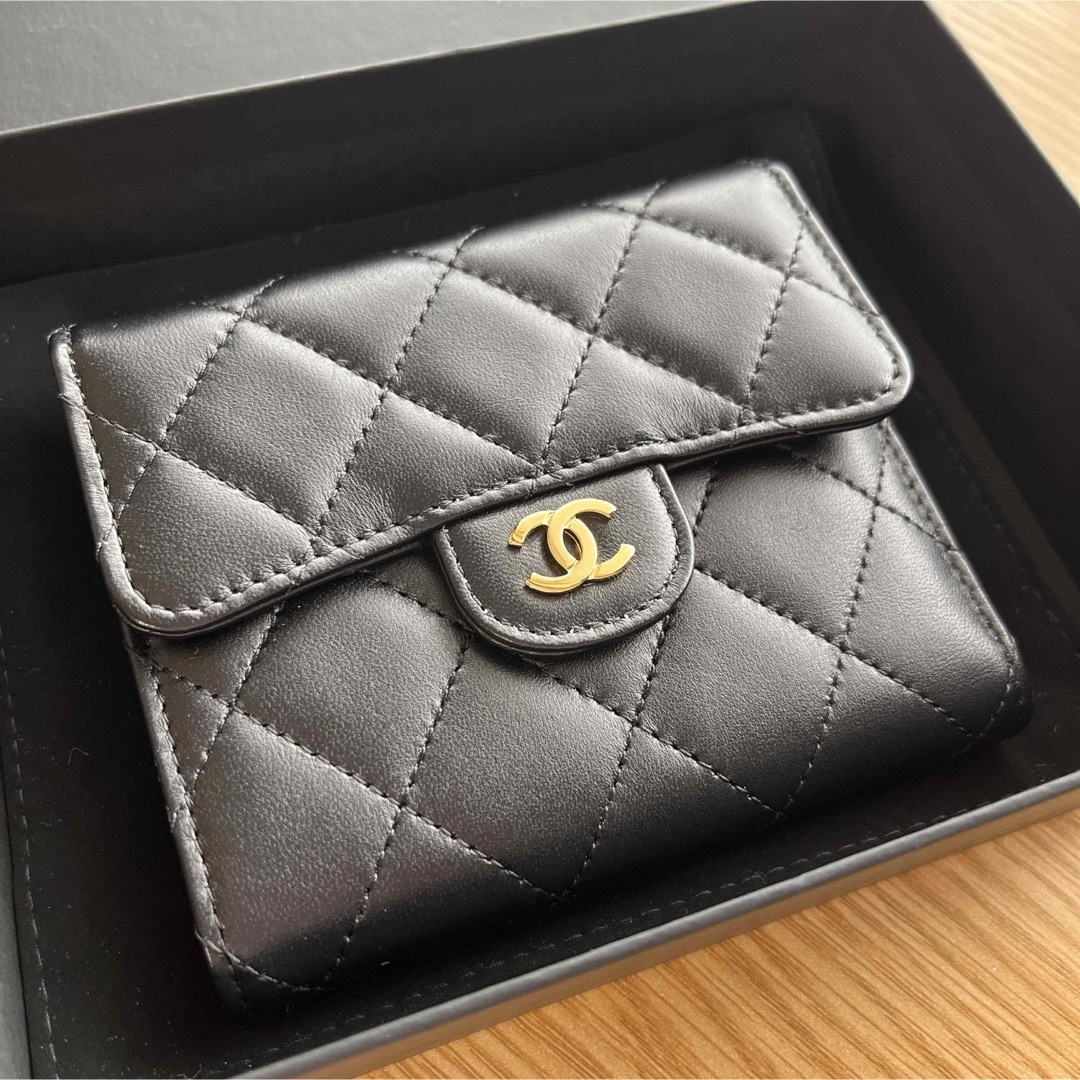 CHANEL - シャネル♡コンパクトウォレット 三つ折り財布 黒の CHANEL - シャネル♡コンパクトウォレット 三つ折り財布 黒の