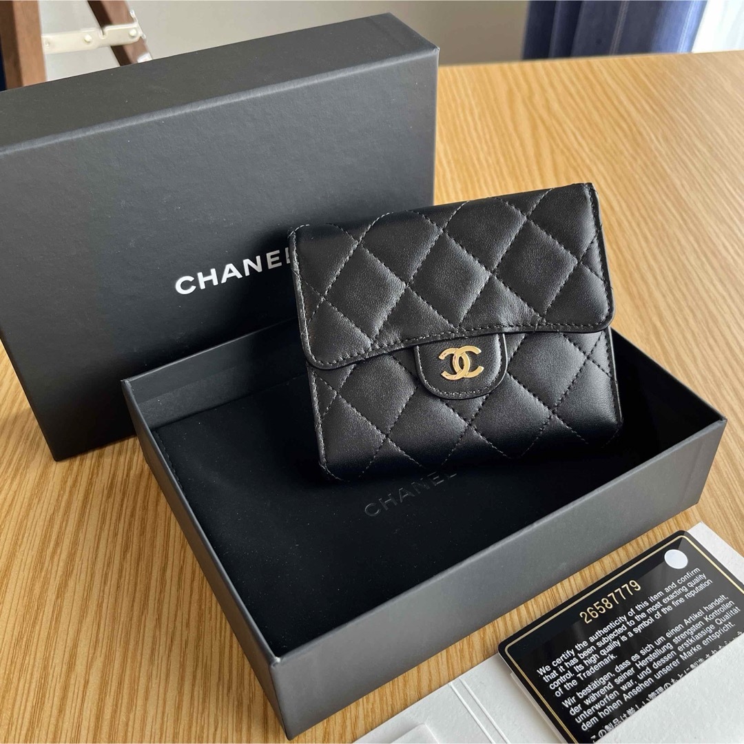 CHANEL - シャネル♡コンパクトウォレット 三つ折り財布 黒の CHANEL - シャネル♡コンパクトウォレット 三つ折り財布 黒の