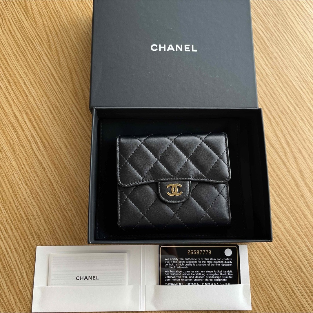 CHANEL - シャネル♡コンパクトウォレット 三つ折り財布 黒の CHANEL - シャネル♡コンパクトウォレット 三つ折り財布 黒の