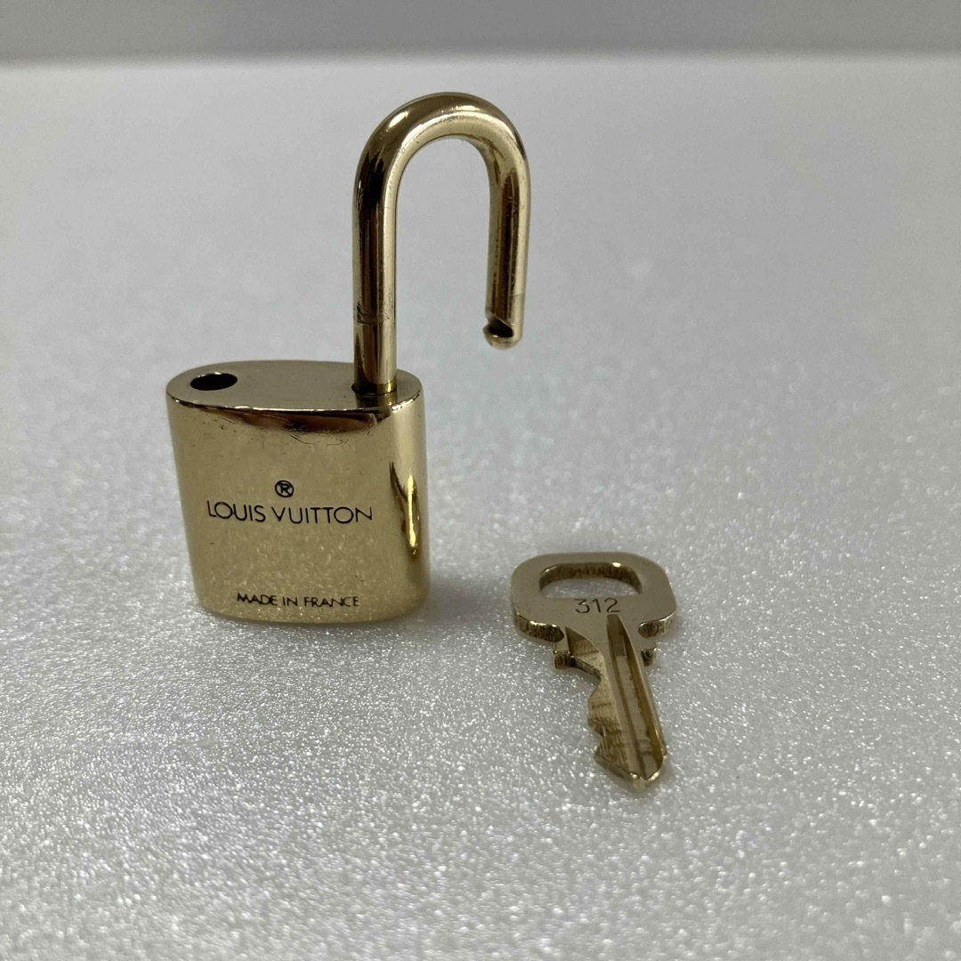 LOUIS VUITTON - LOUISVUITTONパドロック カデナ 南京錠 鍵有り LOUIS VUITTON - LOUISVUITTONパドロック カデナ 南京錠 鍵有り