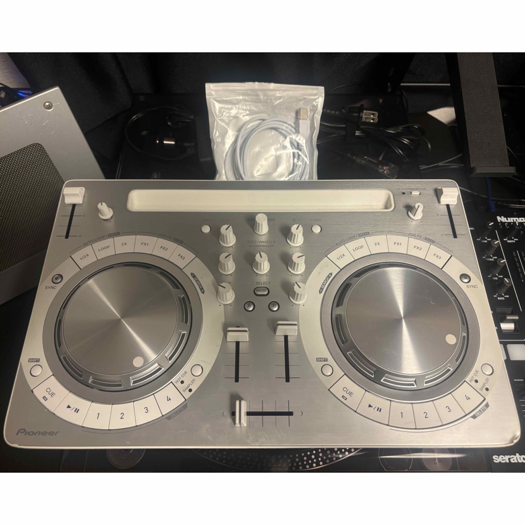 Pioneer うずもれる DJコントローラー DDJ-WEGO3-W Pioneer うずもれる DJコントローラー DDJ-WEGO3-W