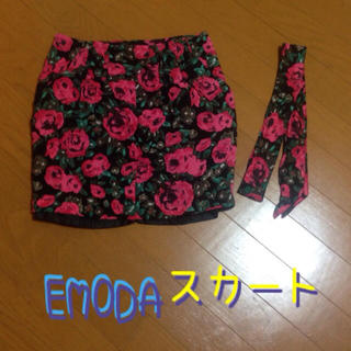エモダ(EMODA)のEMODAの花柄スカート(ミニスカート)