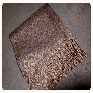 未使用新品*ヒョウ柄ストール(マフラー/ショール)