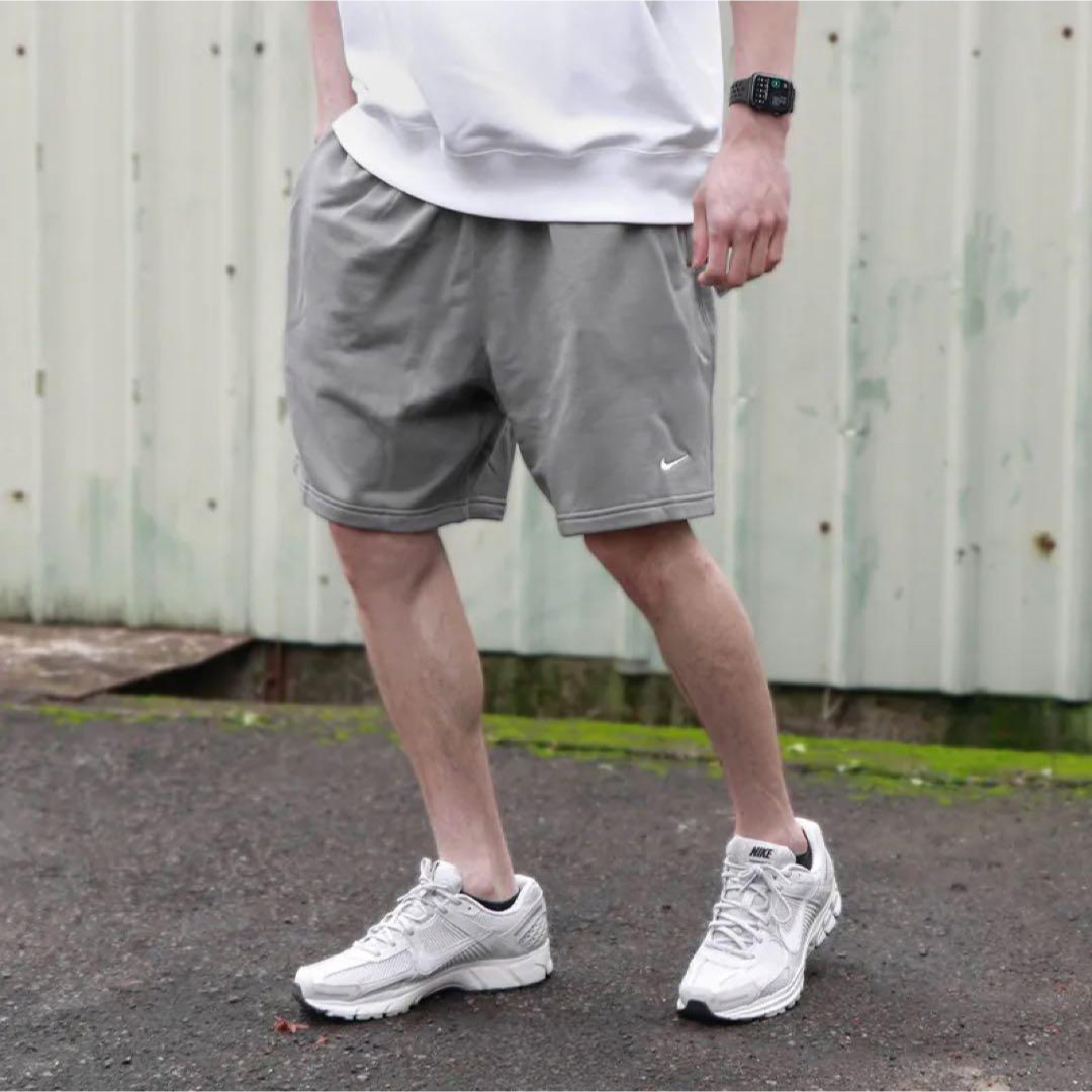NIKE - 新品 ナイキ ソロ スウッシュ FT ショート フラット NIKE - 新品 ナイキ ソロ スウッシュ FT ショート フラット