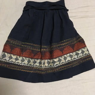 トゥモローランド(TOMORROWLAND)のトゥモローランド マカフィー 刺繍スカート(ひざ丈スカート)