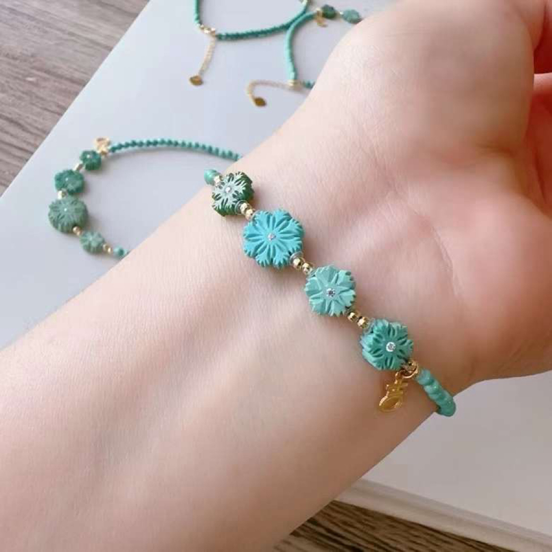天然無処理 ターコイズ お花彫り デザイン ブレスレット No898の 天然無処理 ターコイズ お花彫り デザイン ブレスレット No898の