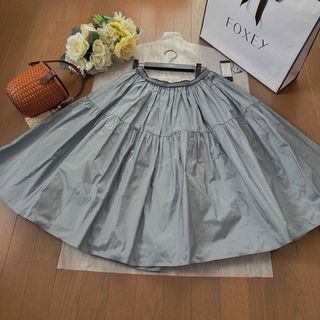 FOXEY(ひざ丈スカート ・ ホワイト/白色系)のフリマアイテム一覧 FOXEY(ひざ丈スカート ・ ホワイト/白色系)のフリマアイテム一覧