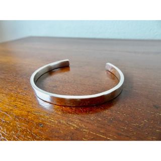 仁尾彫金『幅５mm平打ちバングル』ハンドメイド300b(バングル/リストバンド)