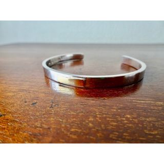 仁尾彫金『k１８プレート、幅５mm平打ちバングル』ハンドメイド301b(バングル/リストバンド)