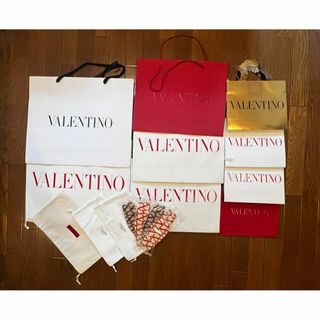 VALENTINO直営店 ミディアム・ナッパ・ショッピングバッグ スタッズ VALENTINO(ヴァレンティノ) ハンドバッグ(レディース