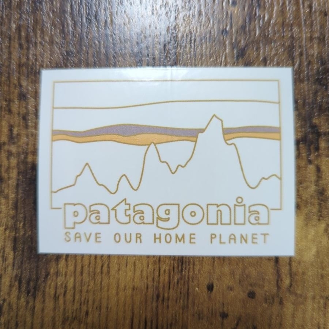 patagonia(パタゴニア)の(縦4.7cm横6.4cm)patagonia パタゴニア 公式 ステッカー スポーツ/アウトドアのアウトドア(登山用品)の商品写真
