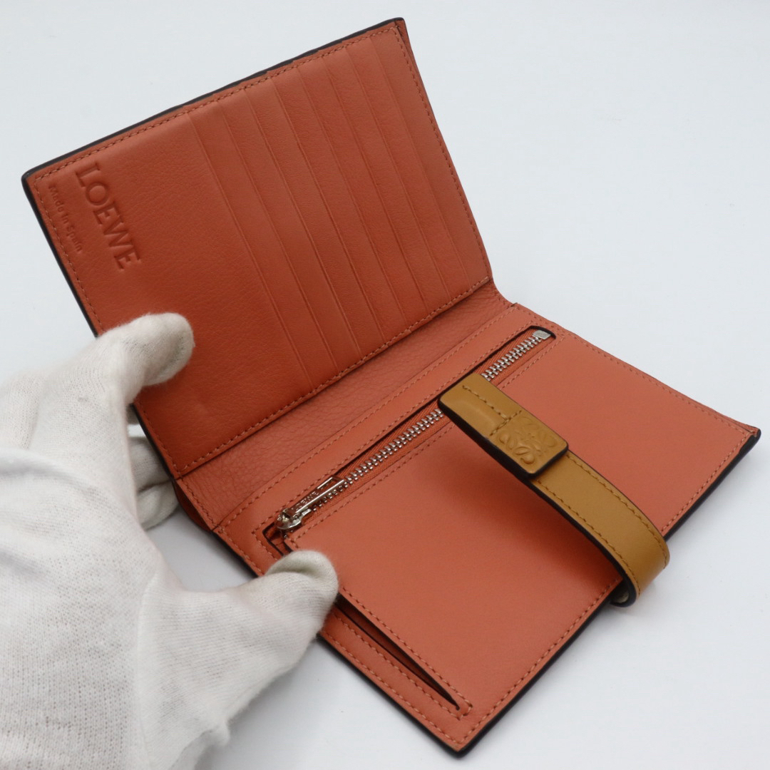美品 ロエベ バーティカルウォレット ミディアム 折り財布 美品 ロエベ バーティカルウォレット ミディアム 折り財布