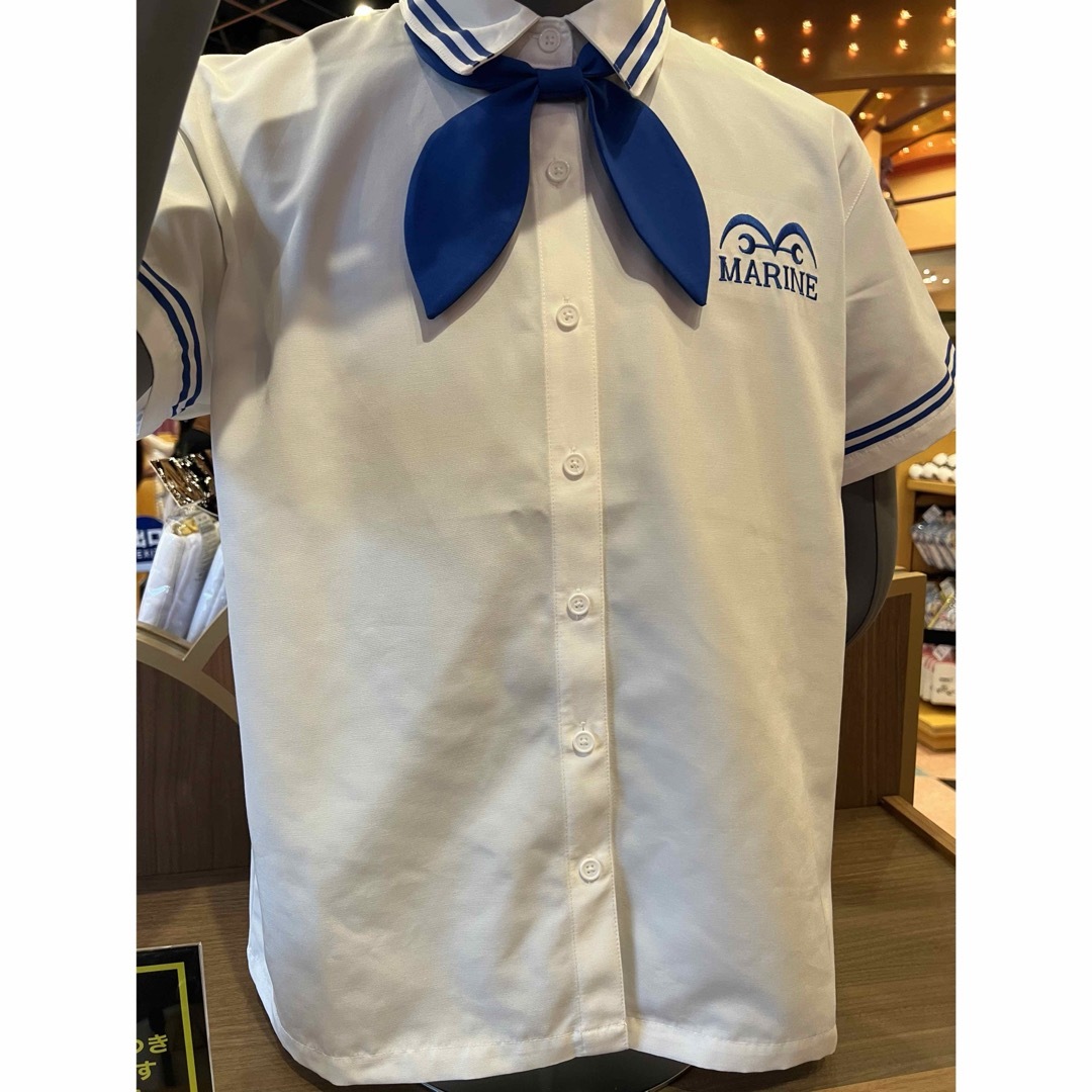USJ 限定 ワンピース 海軍 シャツ ユニセックス Lサイズ エンタメ/ホビーのおもちゃ/ぬいぐるみ(キャラクターグッズ)の商品写真