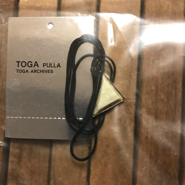 TOGA(トーガ)の未開封/ TOGAトライアングルネックレス レディースのアクセサリー(ネックレス)の商品写真