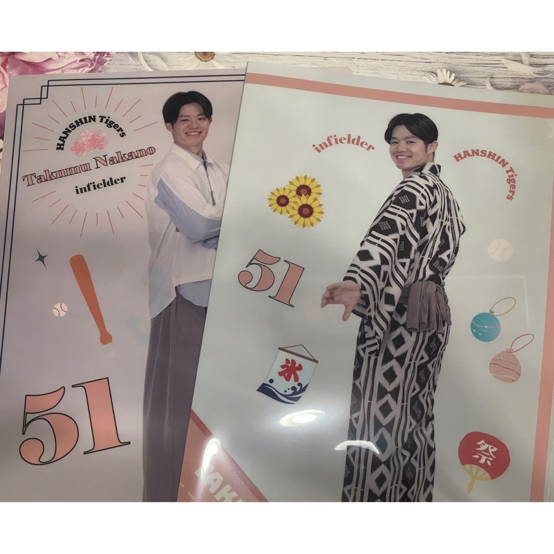 阪神タイガース(ハンシンタイガース)の阪神タイガース 中野拓夢 シークレット クリアファイル 私服風×浴衣 2枚組 エンタメ/ホビーのタレントグッズ(スポーツ選手)の商品写真