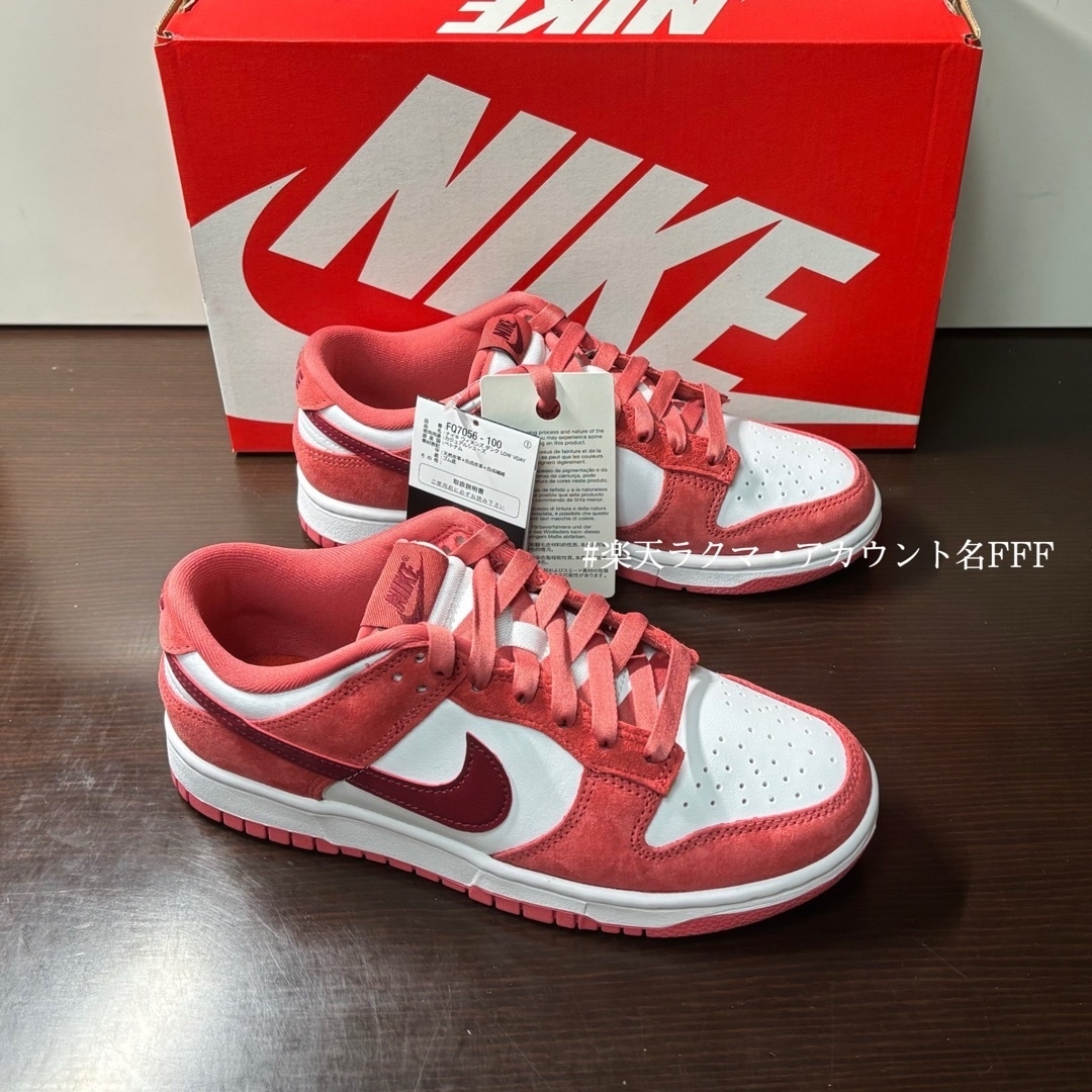 NIKE - 【新品24.5cm】NIKE W ダンク ロー ホワイト/レッドの NIKE - 【新品24.5cm】NIKE W ダンク ロー ホワイト/レッドの