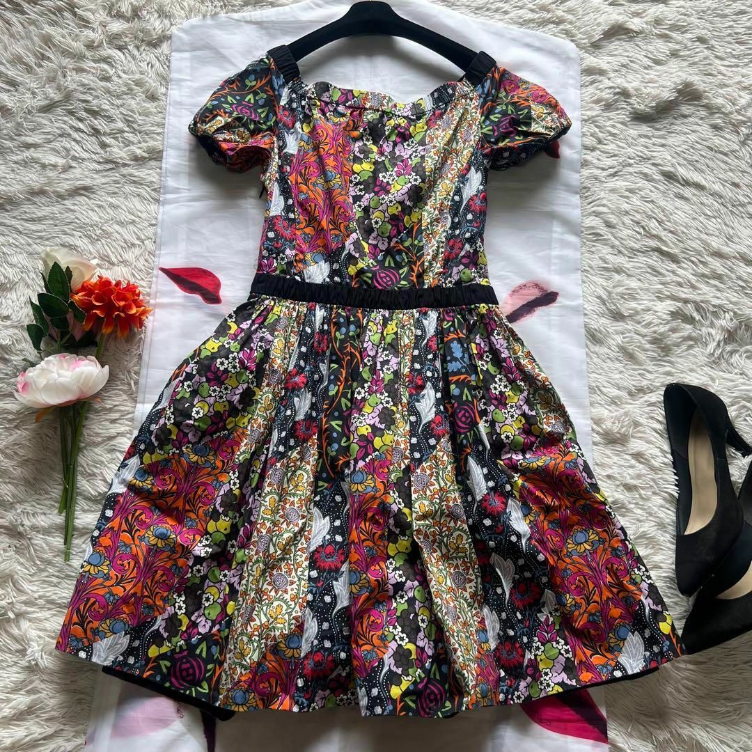 美品】PRADA 膝丈ワンピース フレア 花柄 半袖 36 S 総柄 美品】PRADA 膝丈ワンピース フレア 花柄 半袖 36 S 総柄