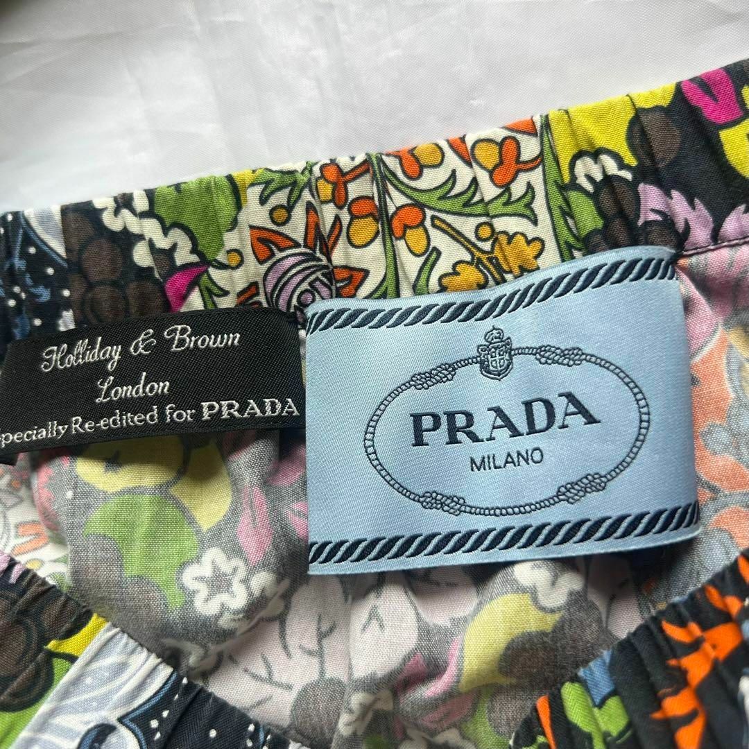美品】PRADA 膝丈ワンピース フレア 花柄 半袖 36 S 総柄 美品】PRADA 膝丈ワンピース フレア 花柄 半袖 36 S 総柄