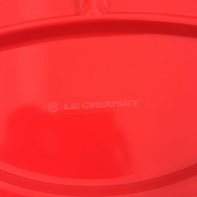 LE CREUSET(ルクルーゼ)のル・クルーゼ ワンプレート 赤色二枚 インテリア/住まい/日用品のキッチン/食器(食器)の商品写真