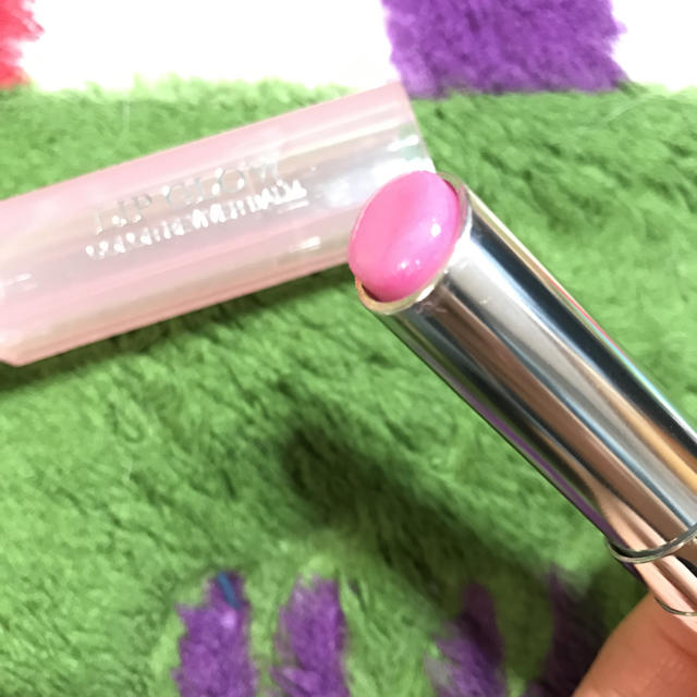 Dior(ディオール)のdior addict lip glow リップグロウ 005 2回使用しました コスメ/美容のスキンケア/基礎化粧品(リップケア/リップクリーム)の商品写真