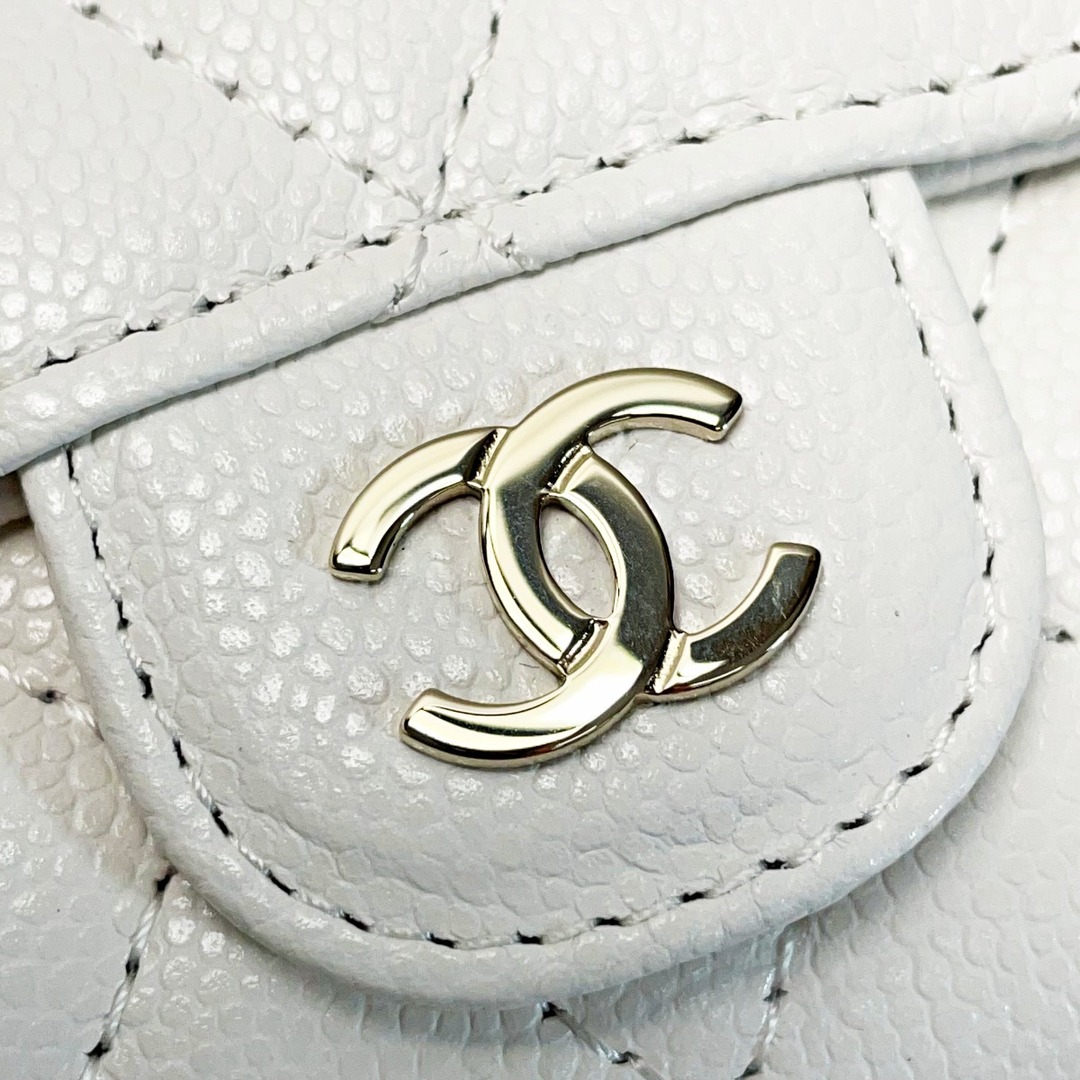 CHANEL - CHANEL シャネル マトラッセ ホワイト キーケース 4連 CHANEL - CHANEL シャネル マトラッセ ホワイト キーケース 4連