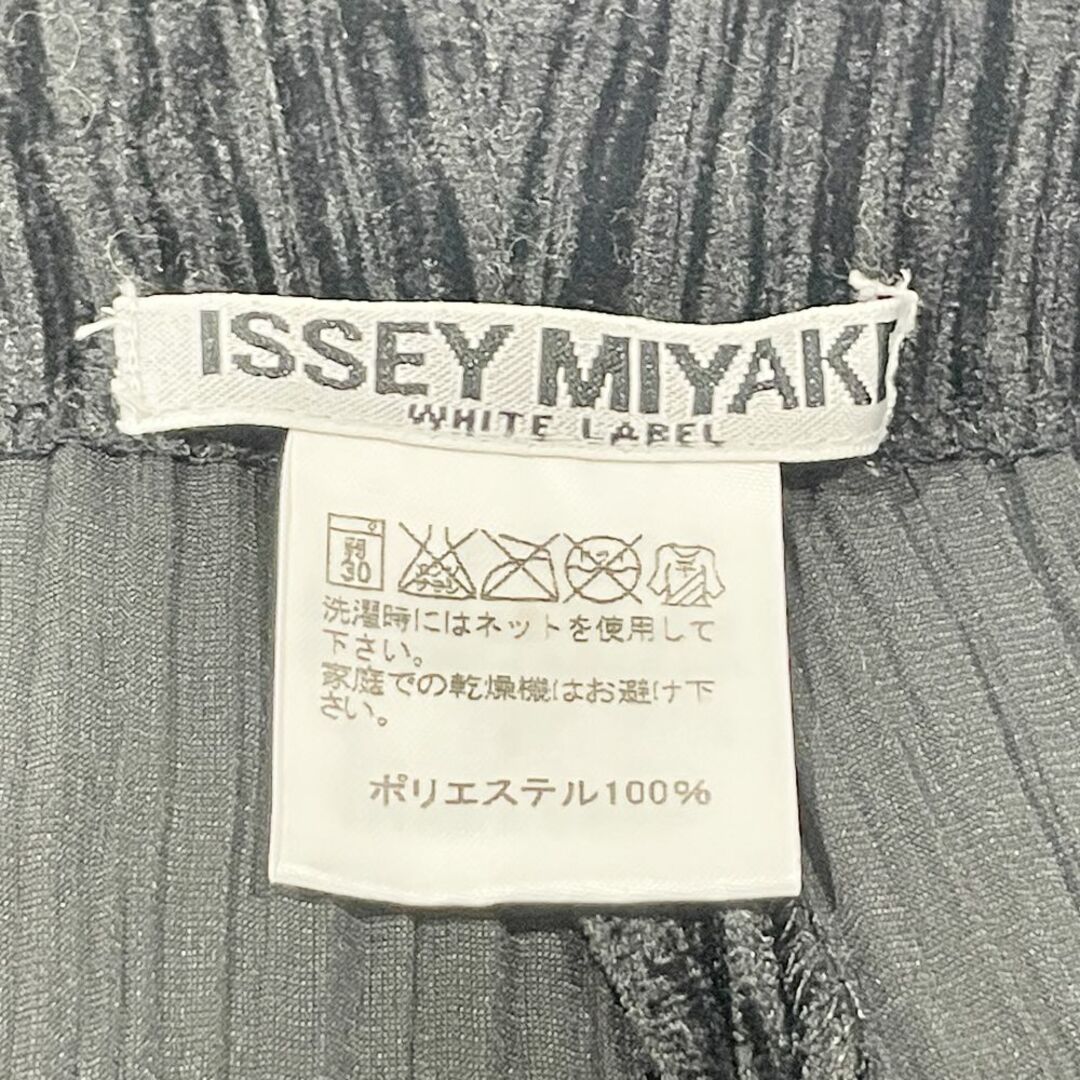 ISSEY MIYAKE パンツ ホワイトレーベル プリーツ加工 光沢感 ISSEY MIYAKE パンツ ホワイトレーベル プリーツ加工 光沢感